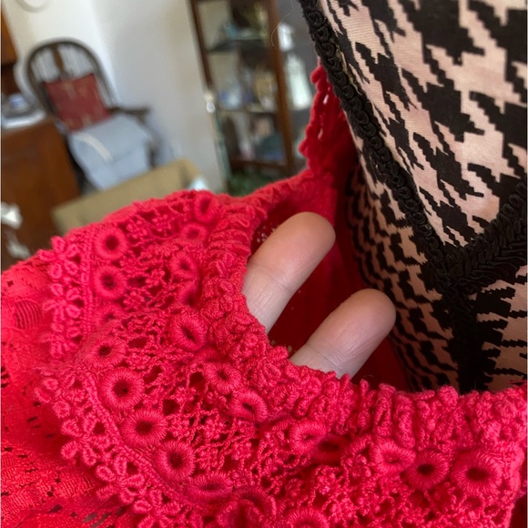 Project Runway Cold Shoulder Red Lace Top Size L Perfect For Christmas Holidays! - Picture 11 of 14